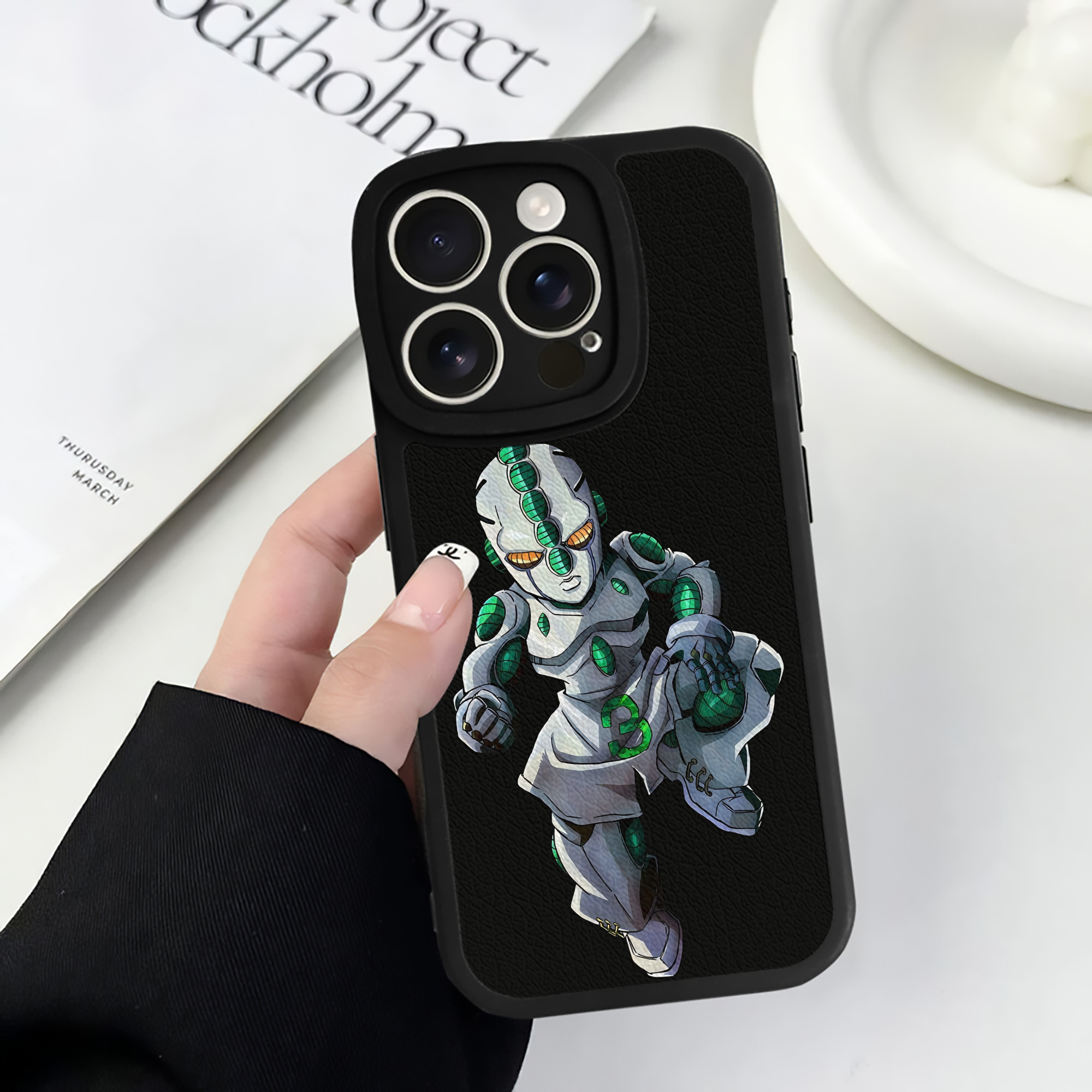 （画像用） ジョジョの奇妙な冒険 広瀨康一 JoJo's Bizarre Adventure Hirose Koichi 【iPhone 16シリーズ対応】シリコンスマホケース（レザー調） 材質：シリコン